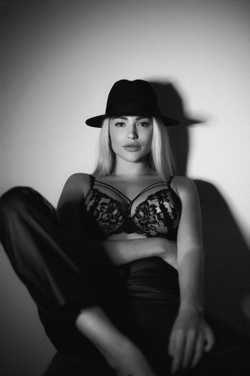 B&W Lured
